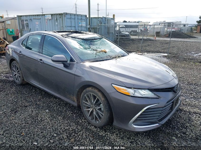 Lot #2427039126 2023 TOYOTA CAMRY XLE AWD salvage car
