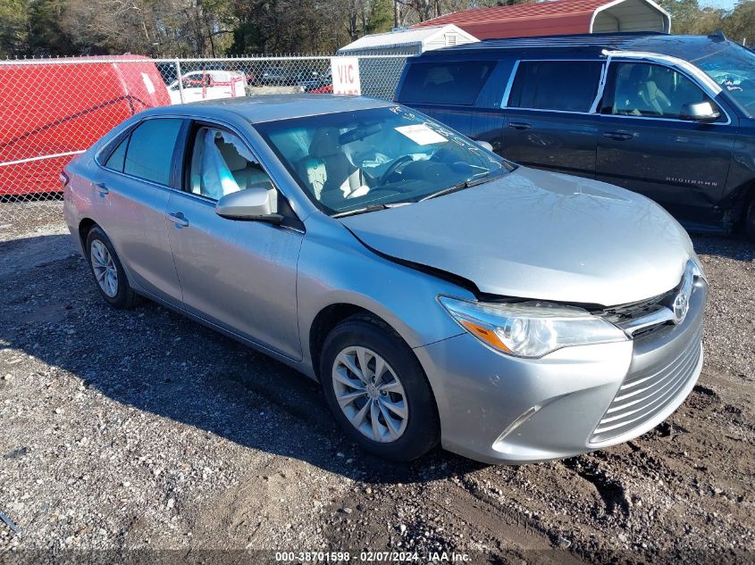 Lot #2506940850 2017 TOYOTA CAMRY LE salvage car