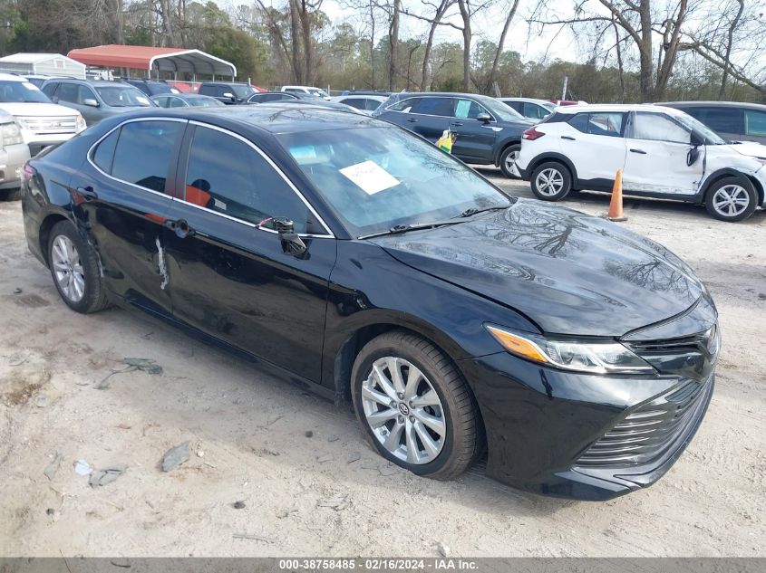 Lot #2506940683 2018 TOYOTA CAMRY LE salvage car