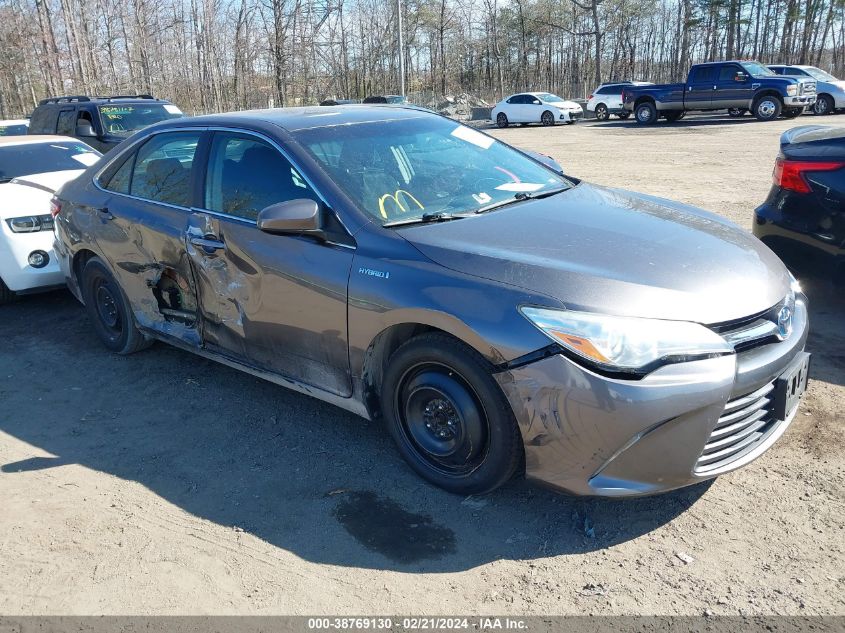 Lot #2501356584 2015 TOYOTA CAMRY HYBRID LE salvage car