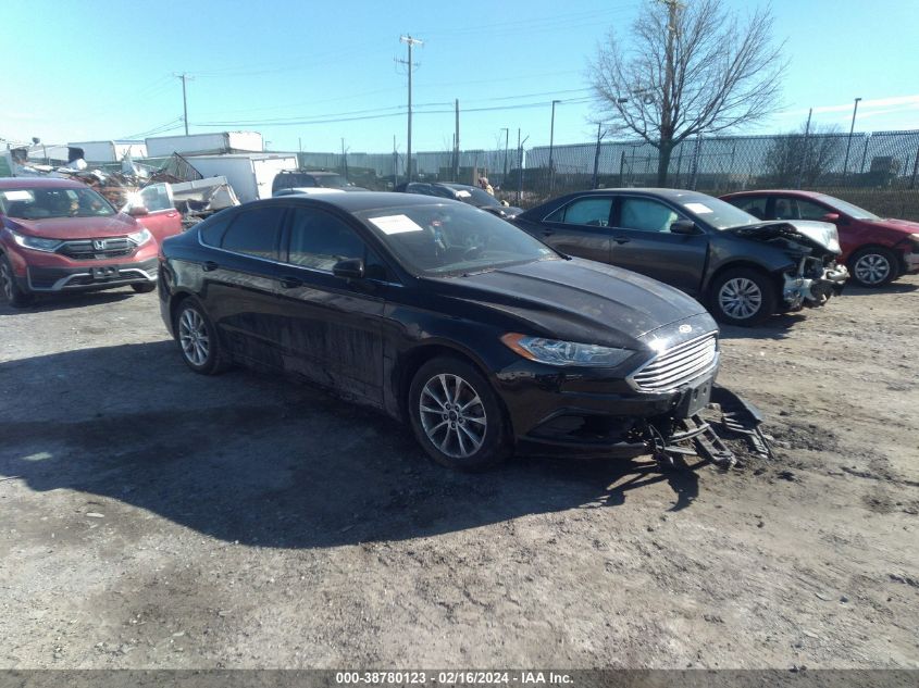 Lot #2506940554 2017 FORD FUSION SE salvage car