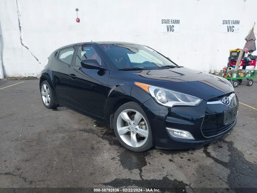 Lot #2488549537 2014 HYUNDAI VELOSTER BASE W/RED salvage car