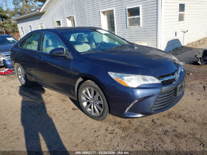 Lot #2427032042 2015 TOYOTA CAMRY XLE V6 salvage car