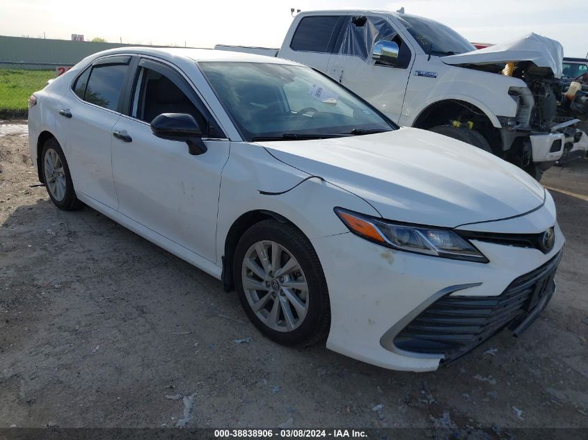 Lot #2490861705 2022 TOYOTA CAMRY LE salvage car