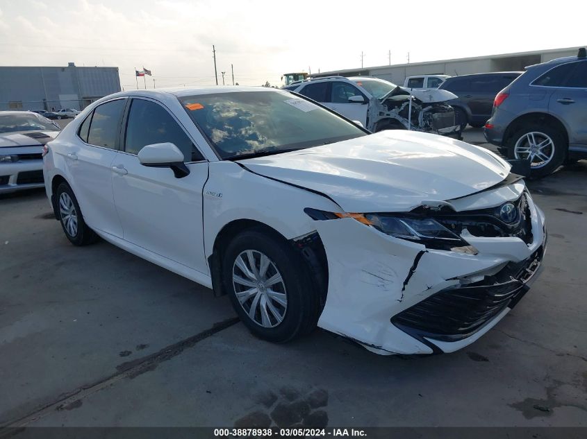 Lot #2520811055 2020 TOYOTA CAMRY LE HYBRID salvage car