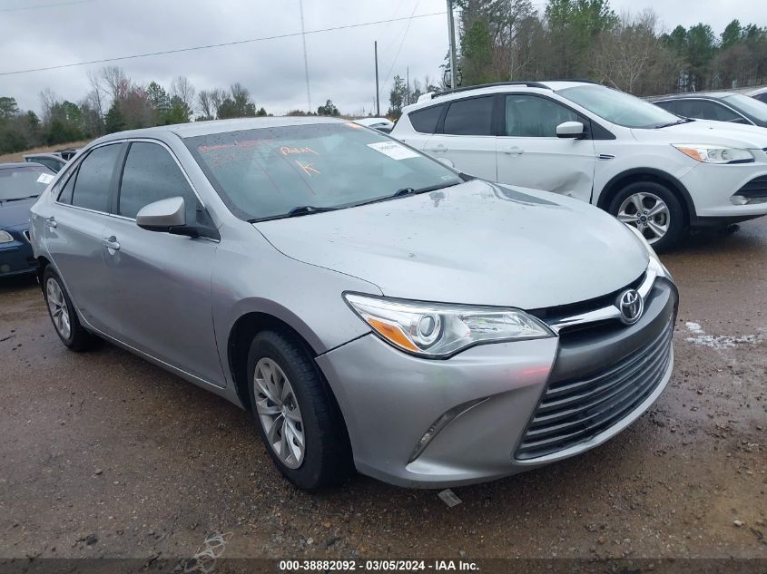 Lot #2520811038 2017 TOYOTA CAMRY LE salvage car