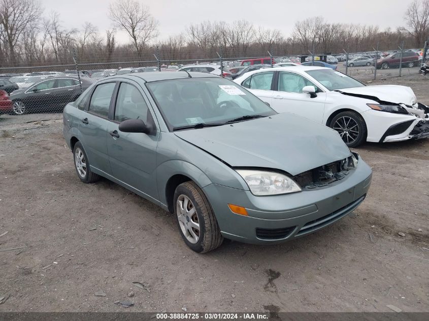 Lot #2493162027 2005 FORD FOCUS ZX4 salvage car