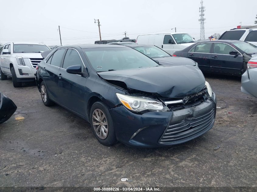 Lot #2486230012 2015 TOYOTA CAMRY LE salvage car