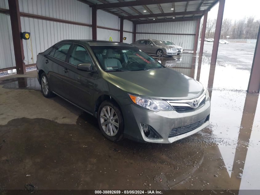 Lot #2427031380 2012 TOYOTA CAMRY XLE salvage car