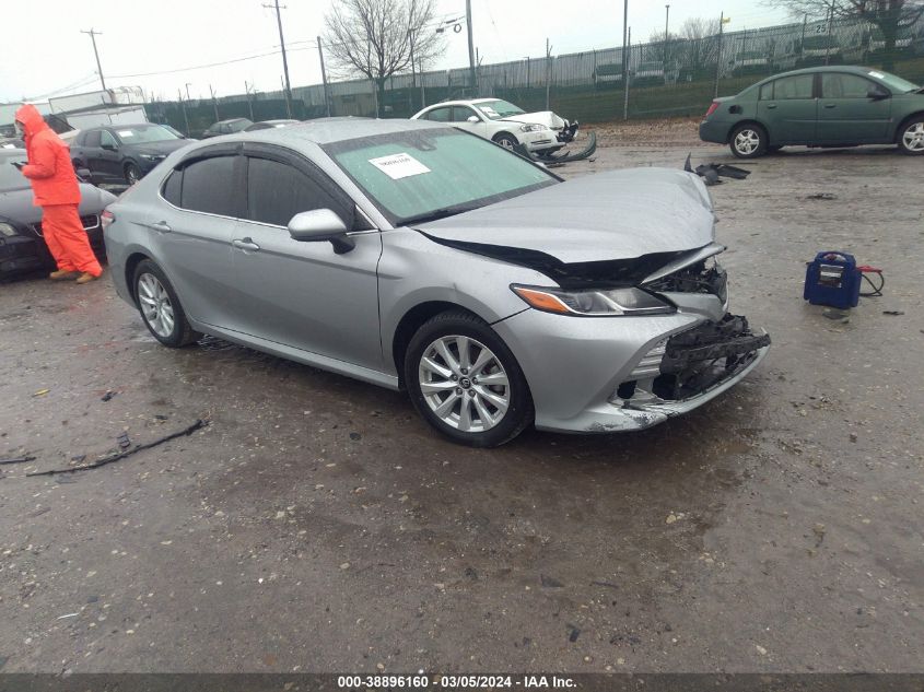 Lot #2506940344 2019 TOYOTA CAMRY LE salvage car