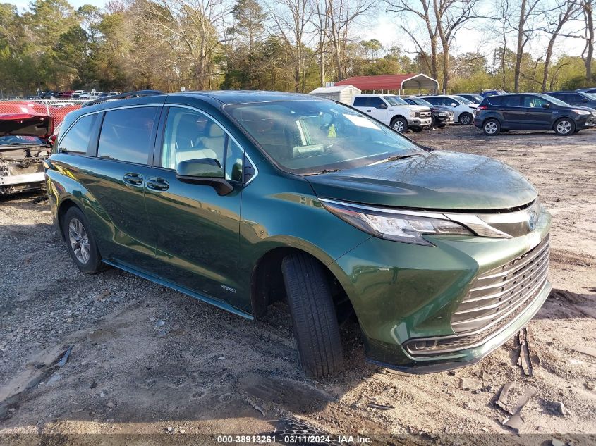 Lot #2427026655 2021 TOYOTA SIENNA LE salvage car