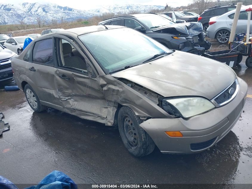 Lot #2472390618 2005 FORD FOCUS ZX4 salvage car
