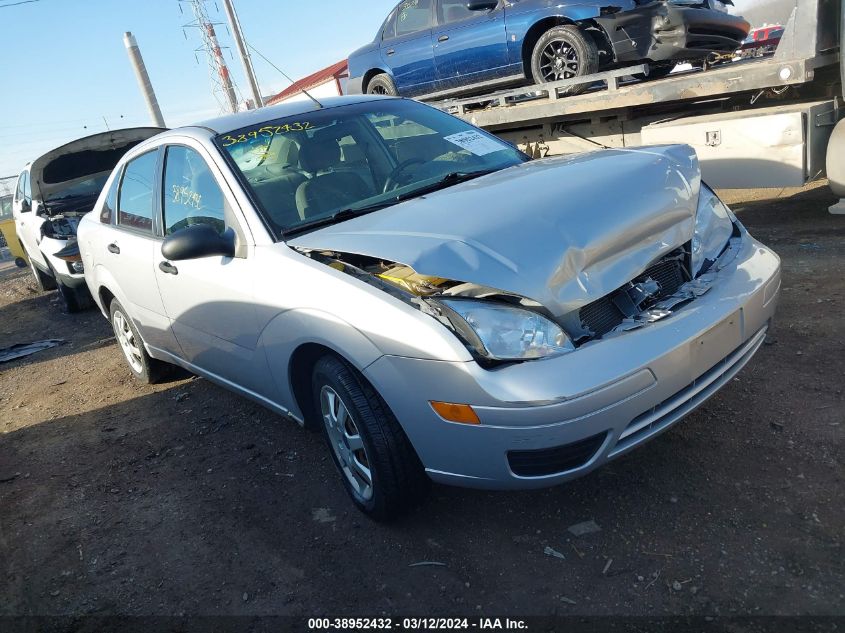 Lot #2486228864 2005 FORD FOCUS ZX4 salvage car