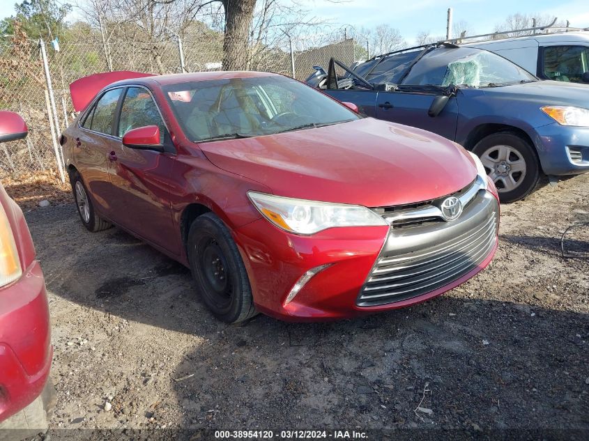 Lot #2486228834 2015 TOYOTA CAMRY LE salvage car