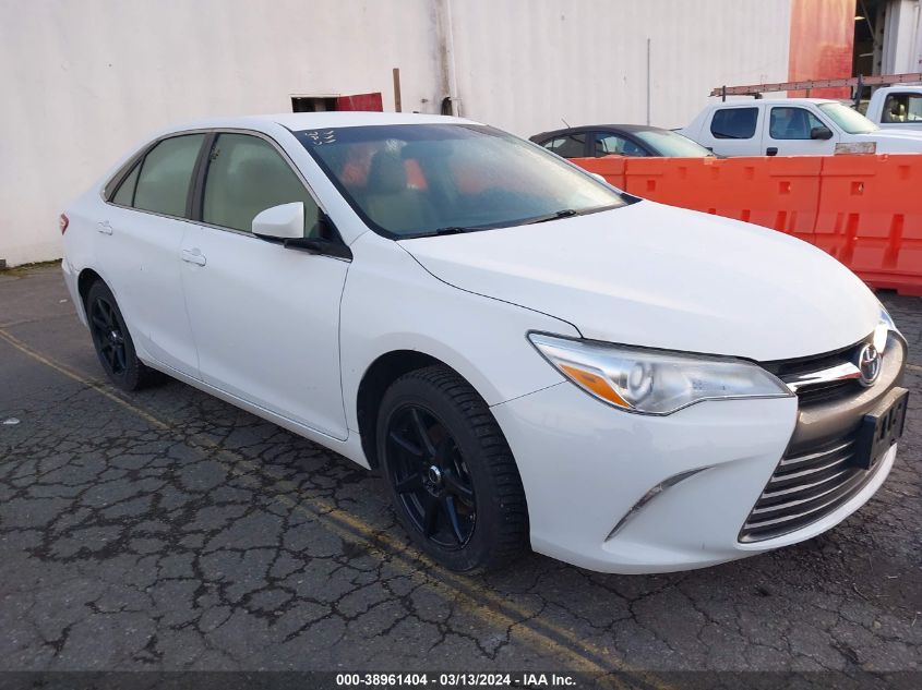 Lot #2474526964 2016 TOYOTA CAMRY LE salvage car