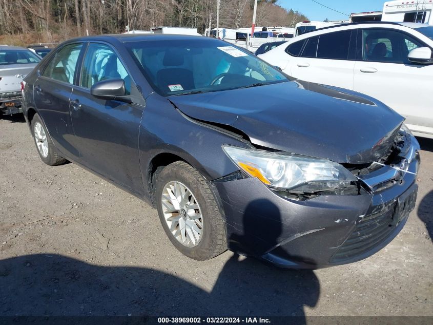 Lot #2458582401 2016 TOYOTA CAMRY LE salvage car