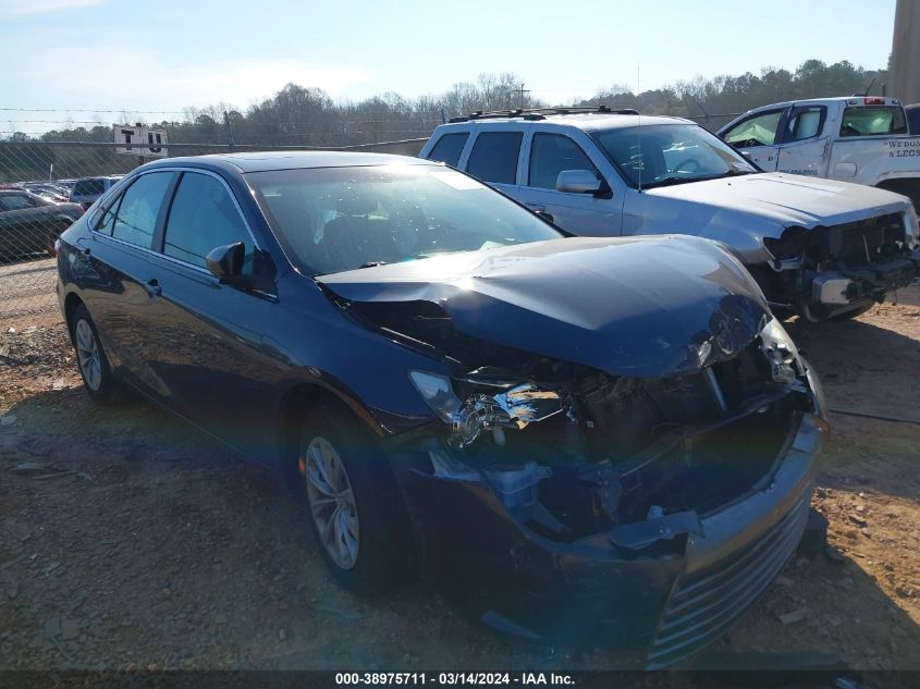 Lot #2506945166 2016 TOYOTA CAMRY LE salvage car