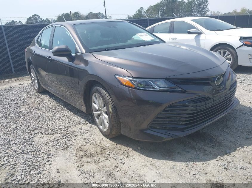 Lot #2506945040 2019 TOYOTA CAMRY LE salvage car