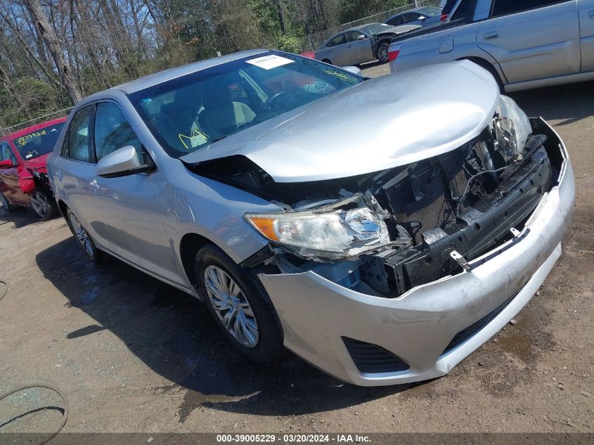 Lot #2486228599 2014 TOYOTA CAMRY LE salvage car