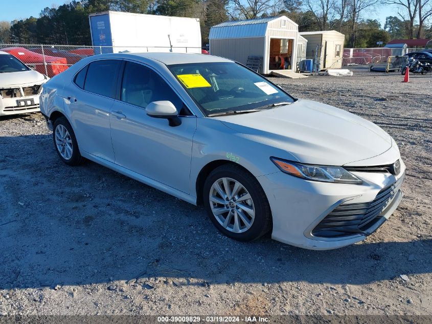 Lot #2490852240 2024 TOYOTA CAMRY LE salvage car