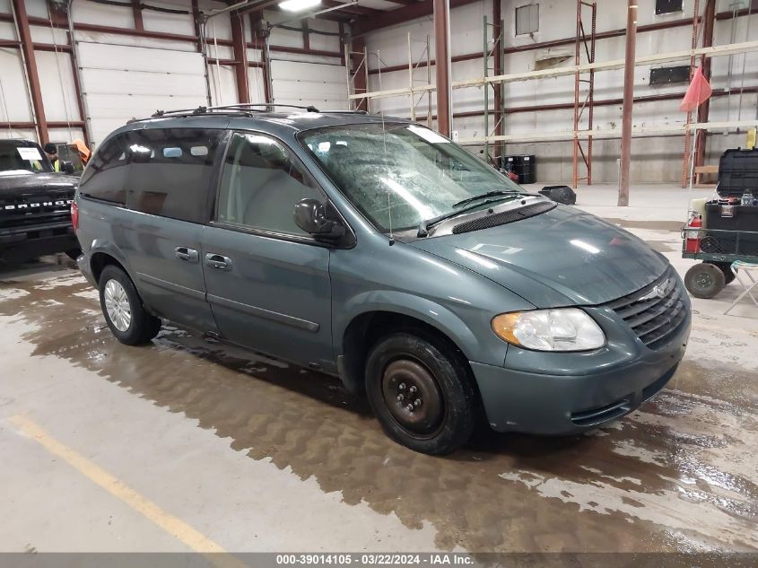 Lot #2427030152 2006 CHRYSLER TOWN & COUNTRY salvage car