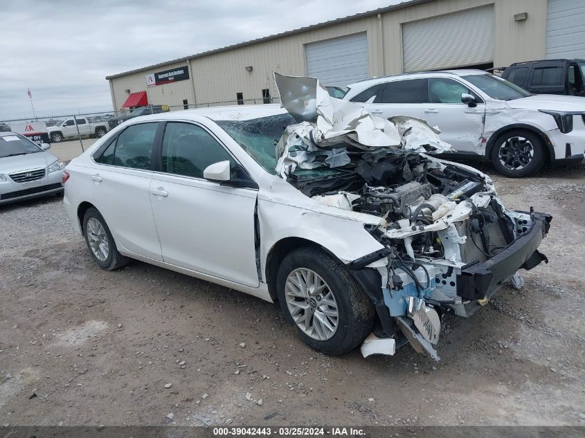 Lot #2490860979 2017 TOYOTA CAMRY LE salvage car
