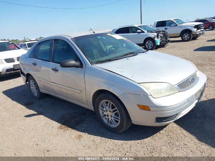 Lot #2486234364 2005 FORD FOCUS ZX4 salvage car