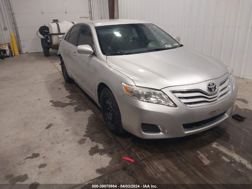 Lot #2490856801 2010 TOYOTA CAMRY salvage car