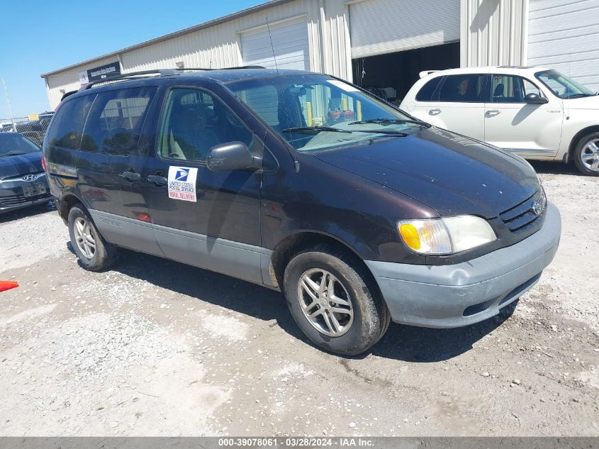 Lot #2490861344 2001 TOYOTA SIENNA LE salvage car