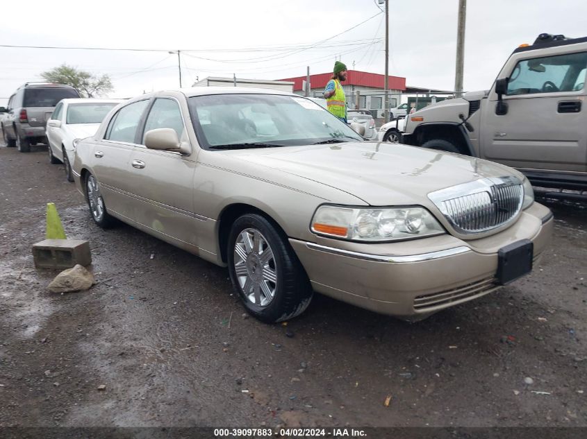 Lot #2488545430 2004 LINCOLN TOWN CAR ULTIMATE salvage car