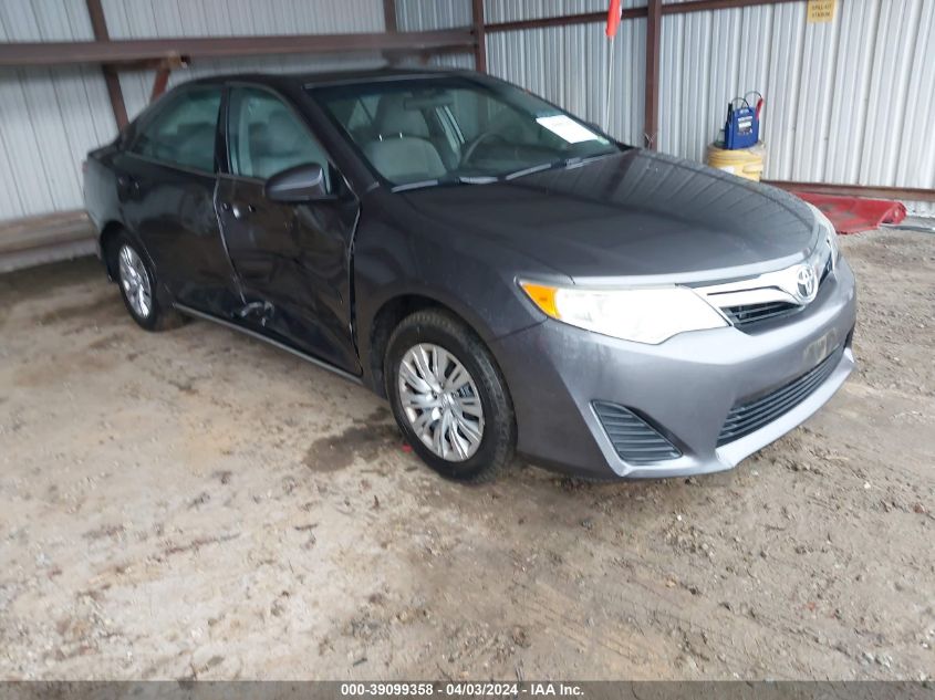 Lot #2490852123 2014 TOYOTA CAMRY LE salvage car