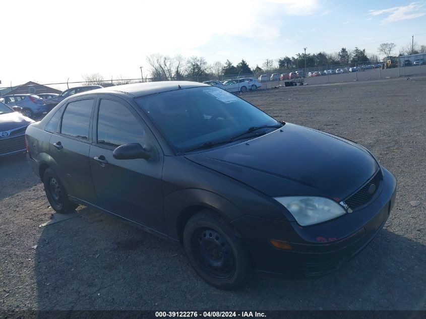 Lot #2490867090 2005 FORD FOCUS ZX4 salvage car