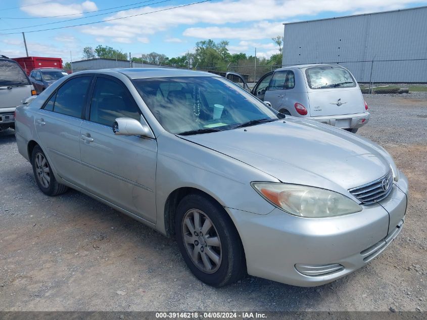 Lot #2493156985 2002 TOYOTA CAMRY XLE salvage car