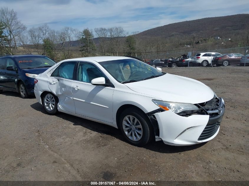 Lot #2520805587 2017 TOYOTA CAMRY LE salvage car