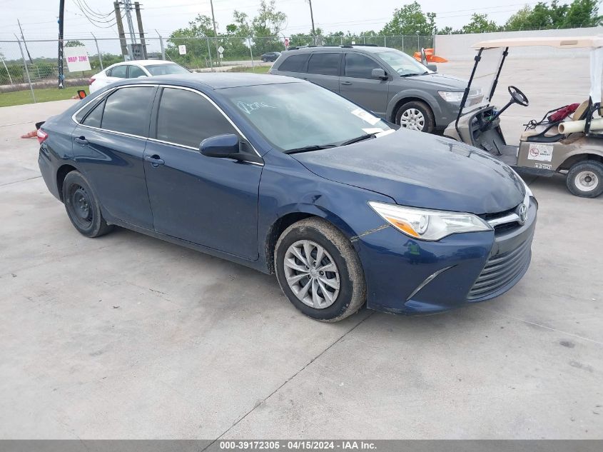 Lot #2506941490 2015 TOYOTA CAMRY LE salvage car