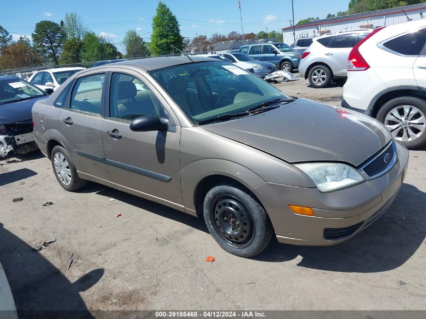Lot #2490856058 2005 FORD FOCUS ZX4 salvage car