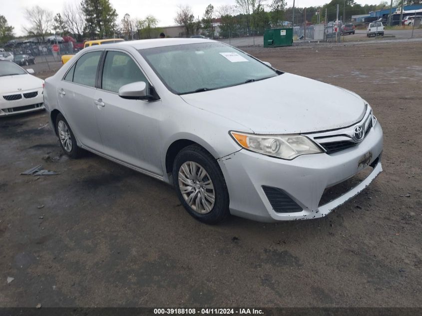 Lot #2490851951 2014 TOYOTA CAMRY LE salvage car