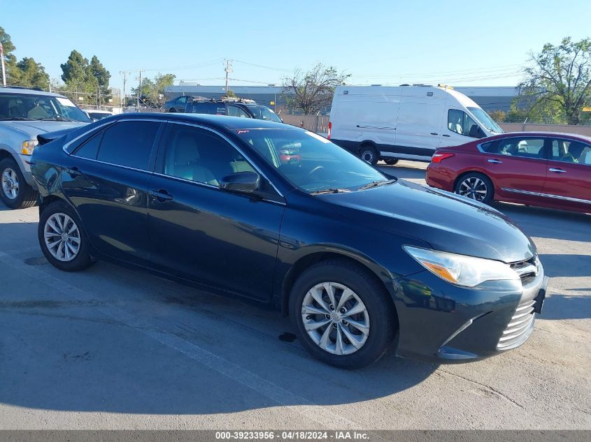 Lot #2524270378 2016 TOYOTA CAMRY LE salvage car