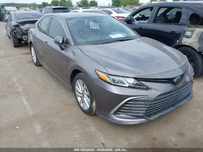 Lot #2506942414 2023 TOYOTA CAMRY LE salvage car